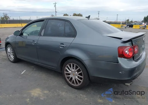 2009 Volkswagen Jetta Wolfsburg Edition z USA, uszkodzony, nr VIN 3VWRA71KX9M048853